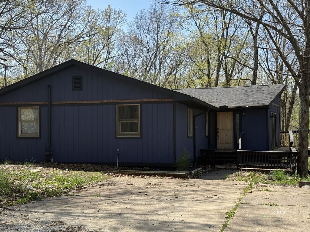 Photo of 65 High Point Dr, Marietta, OH 45750 (MLS # 2433891)
