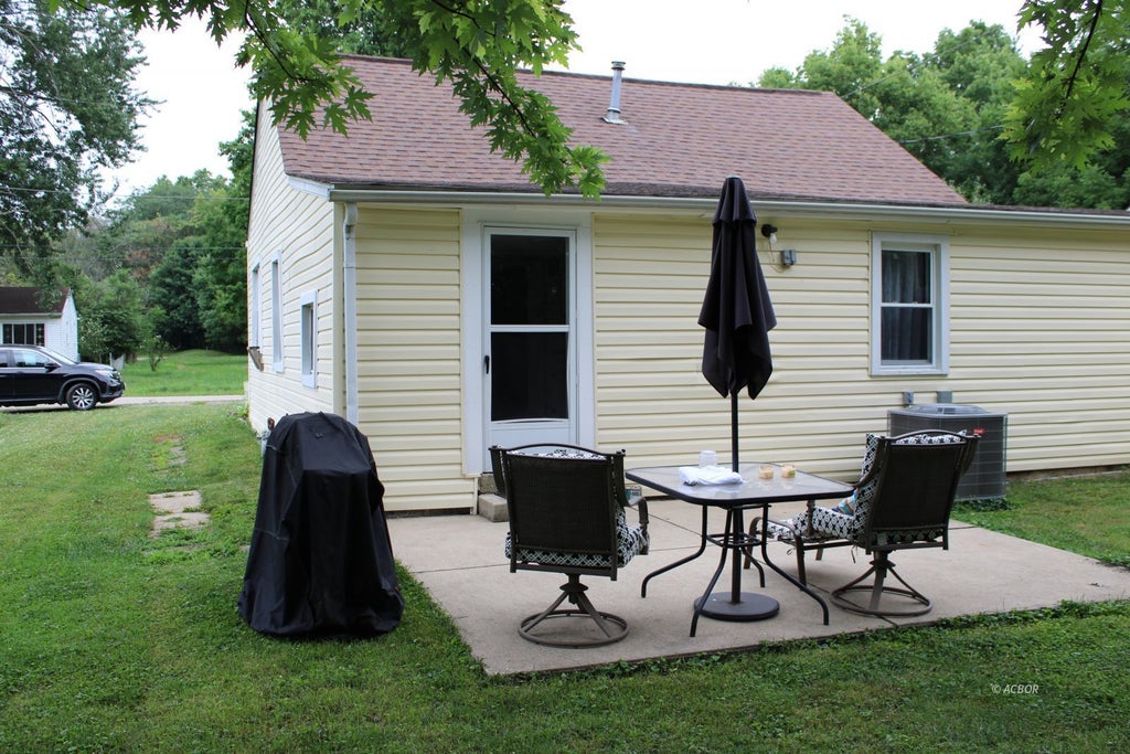 Photo of 576 Willow St, Lancaster, OH 43130 (MLS # 2435225)
