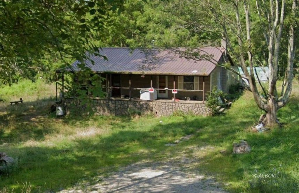 Photo of 1029 Keystone Rd, Vinton, OH 45686 (MLS # 2434829)