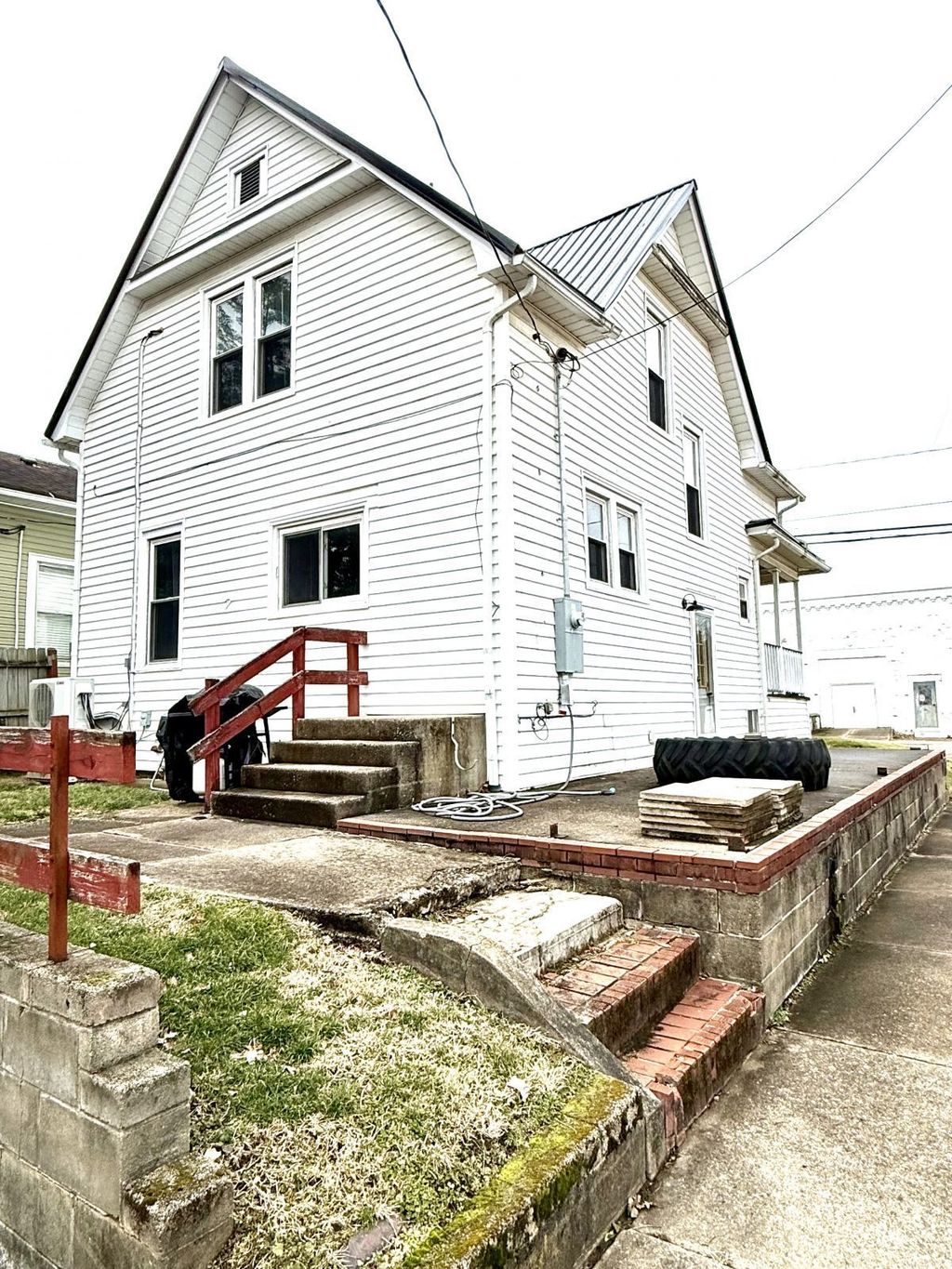 Photo of 306 S 2nd Ave, Middleport, OH 45760 (MLS # 2434555)