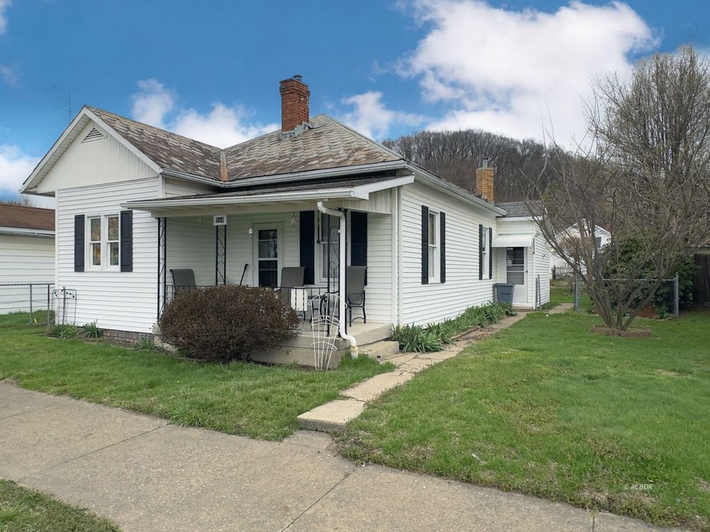 Photo of 944 Poplar St, Nelsonville, OH 45764 (MLS # 2434662)