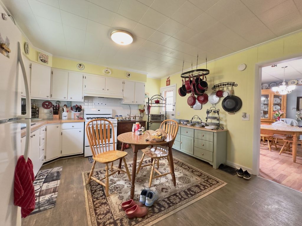 Photo of 944 Poplar St, Nelsonville, OH 45764 (MLS # 2434662)