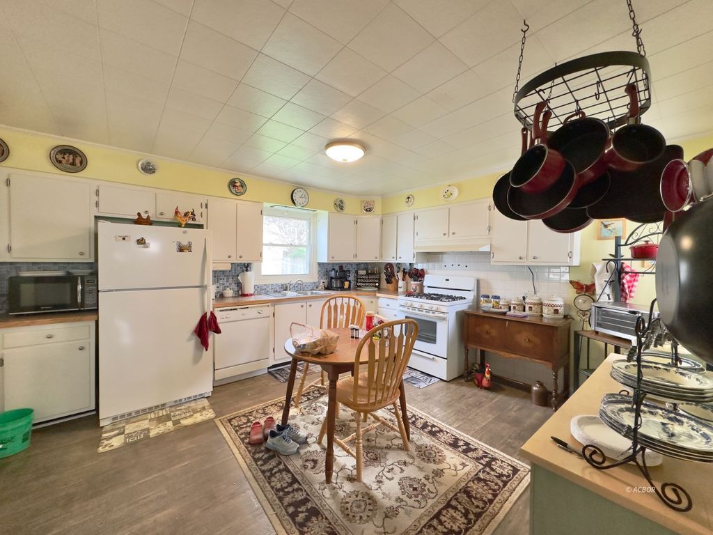 Photo of 944 Poplar St, Nelsonville, OH 45764 (MLS # 2434662)