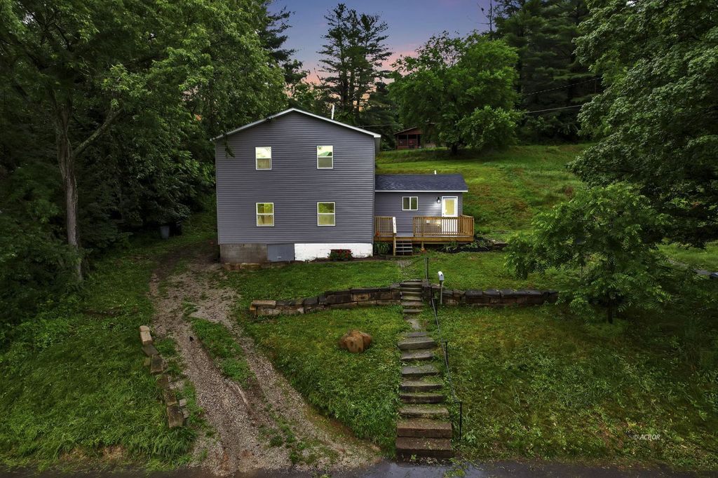Photo of 218 W Franklin St, Nelsonville, OH 45764 (MLS # 2433903)