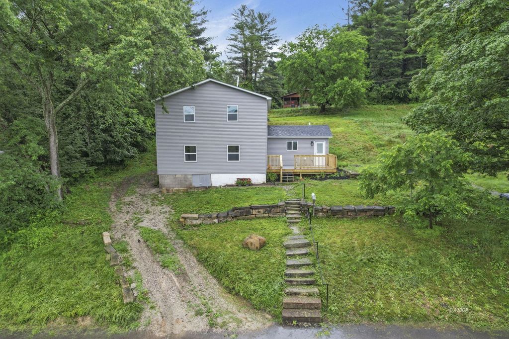 Photo of 218 W Franklin St, Nelsonville, OH 45764 (MLS # 2433903)