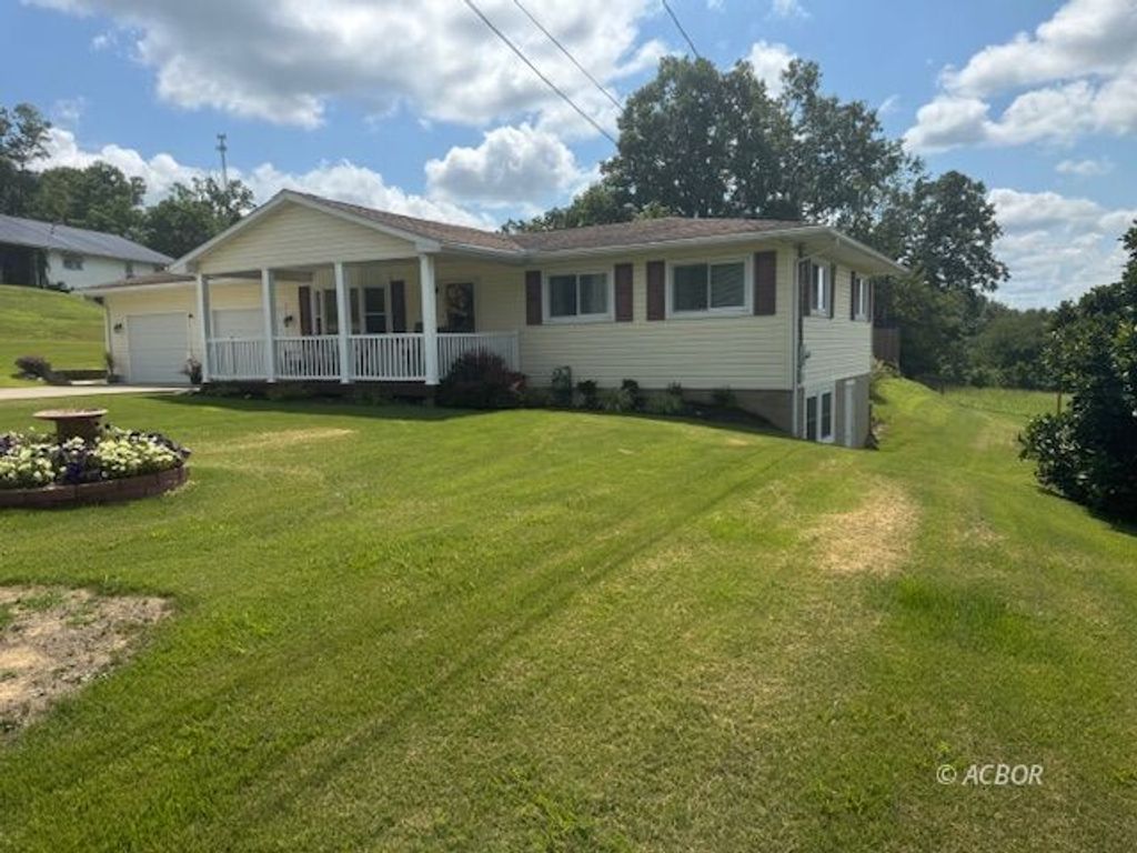Photo of 1040 W Broadway St St, Wellston, OH 45692 (MLS # 2433812)