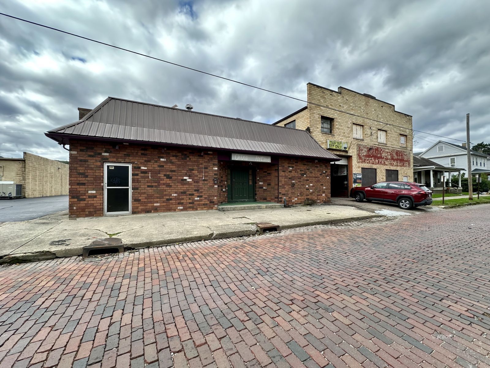 710 E Canal St