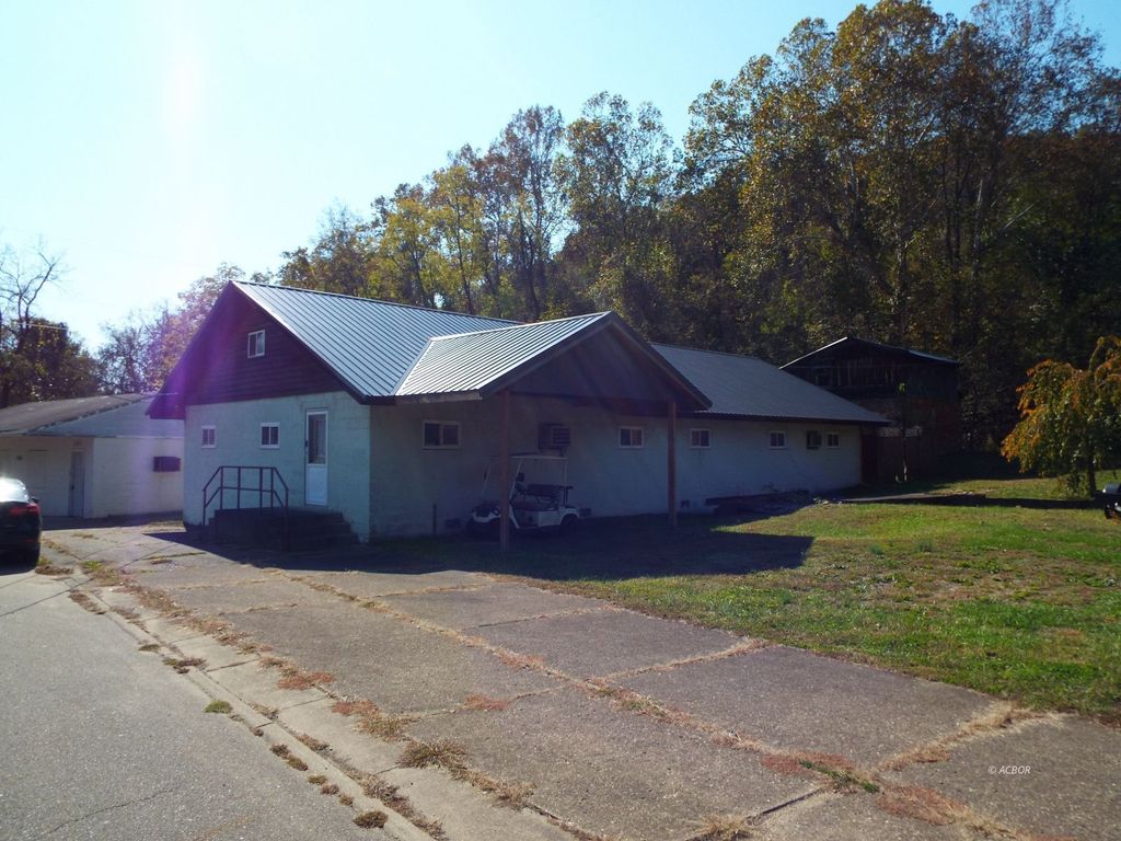 Photo of 17795 Akron Avenue St, Buchtel, OH 45716 (MLS # 2434148)
