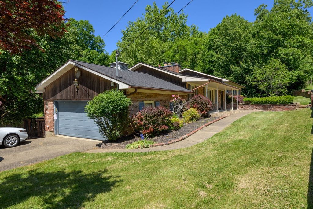 Photo of 2 Glendale Dr, Gallipolis, OH 45631 (MLS # 2434914)