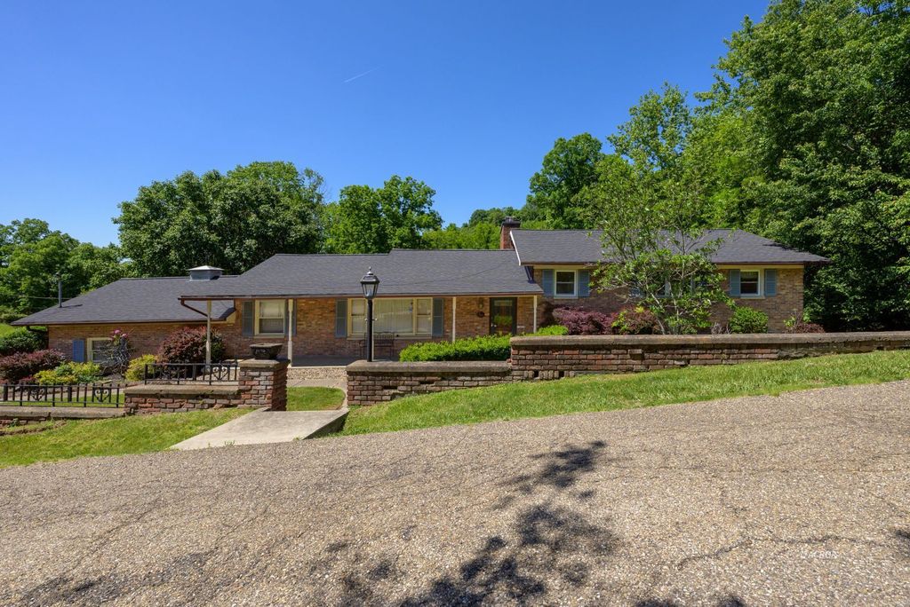 Photo of 2 Glendale Dr, Gallipolis, OH 45631 (MLS # 2434914)