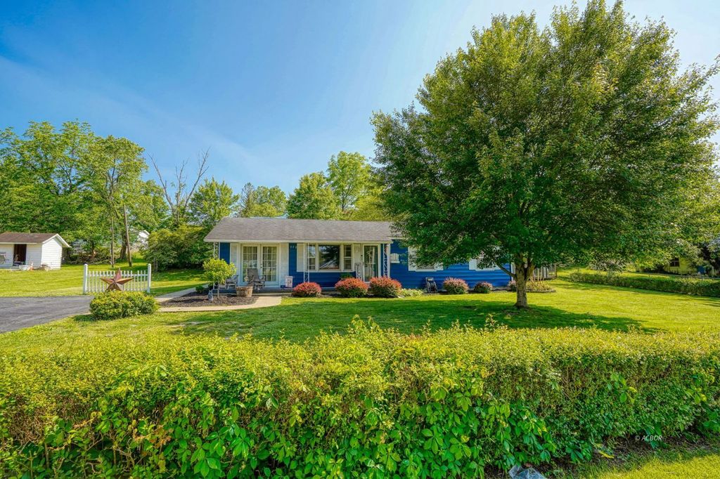 Photo of 552 W B. St, Wellston, OH 45692 (MLS # 2433540)
