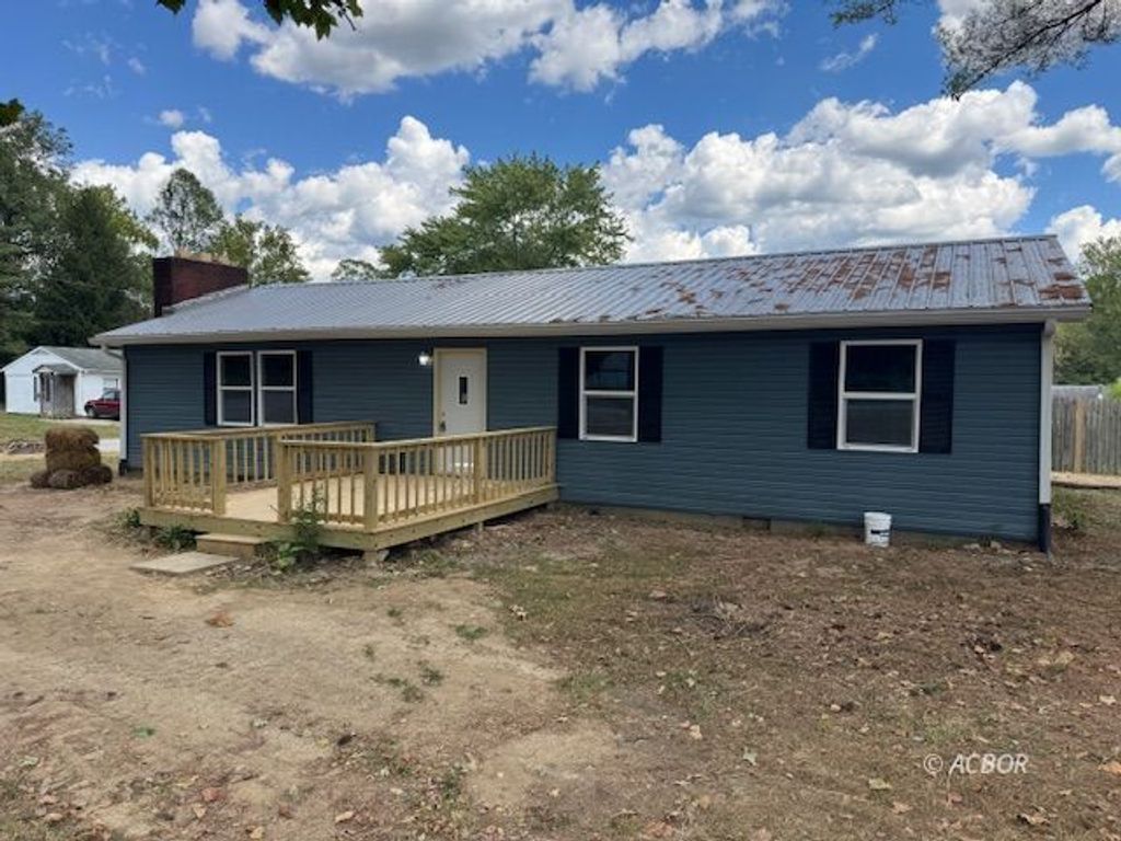 Photo of 626 Engle Dr, Mcarthur, OH 45651 (MLS # 2433951)