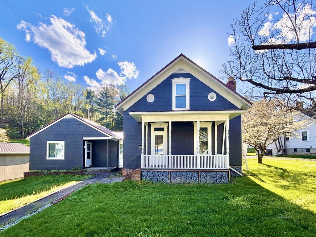 Photo of 290 Mulberry Ave, Pomeroy, OH 45769 (MLS # 2434718)