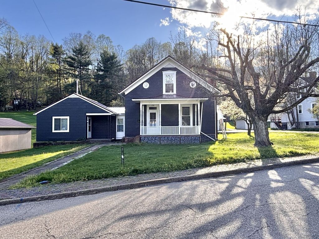 Photo of 290 Mulberry Ave, Pomeroy, OH 45769 (MLS # 2434718)