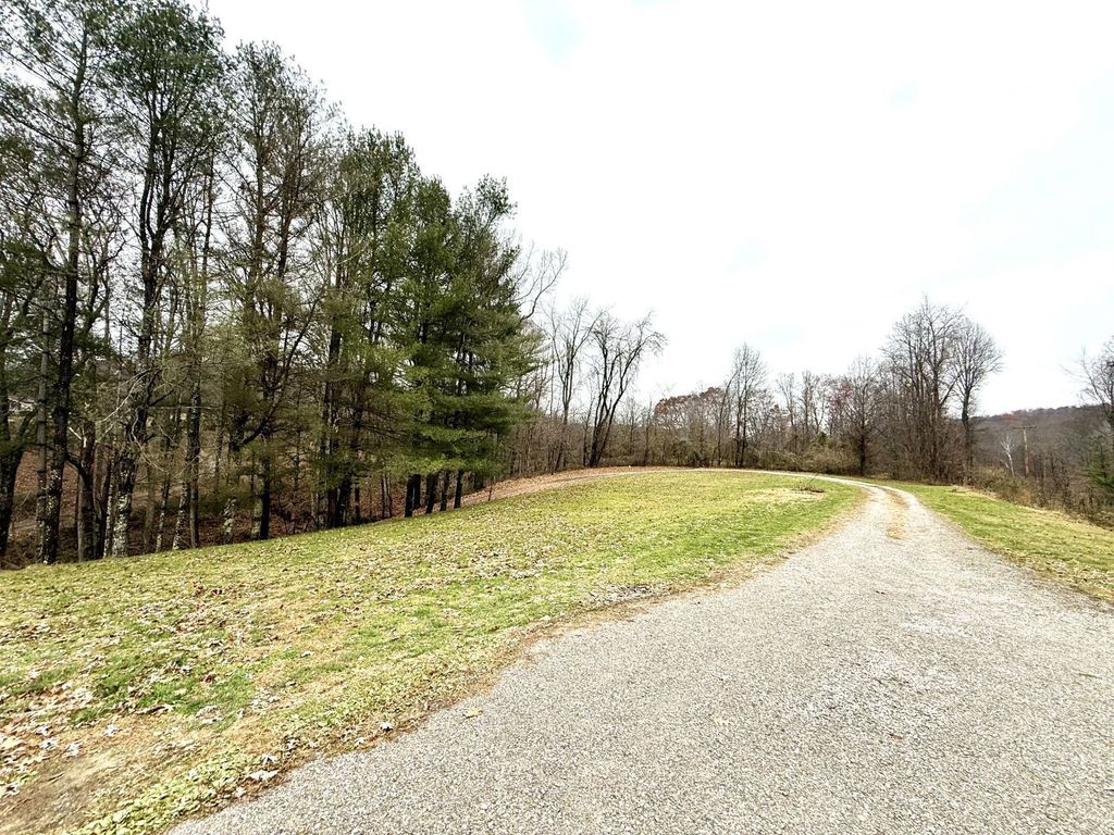 Photo of 41982 Kingsbury Rd, Pomeroy, OH 45769 (MLS # 2434409)