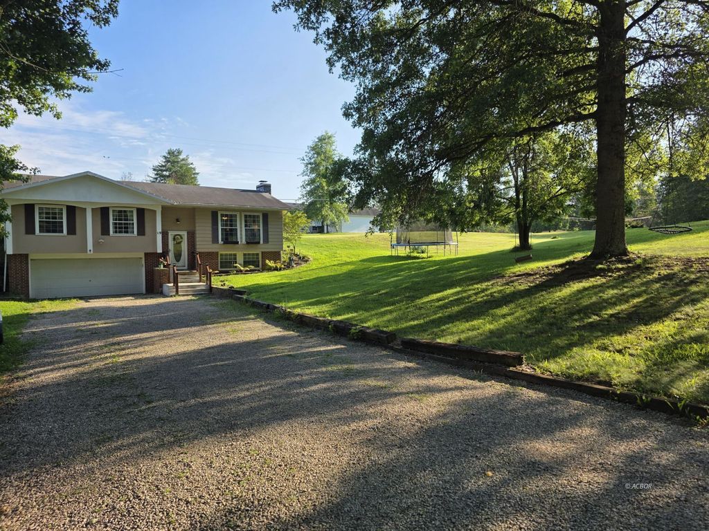 Photo of 19 Park Lane Dr, Athens, OH 45701 (MLS # 2433562)