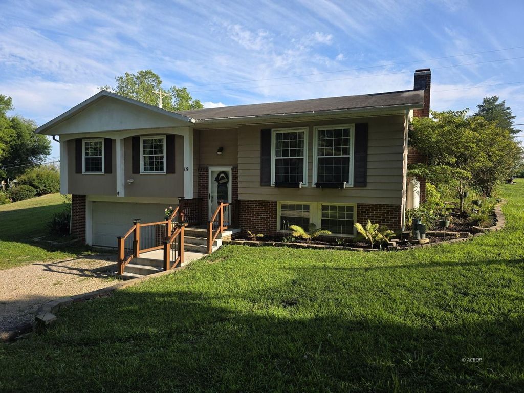 Photo of 19 Park Lane Dr, Athens, OH 45701 (MLS # 2433562)