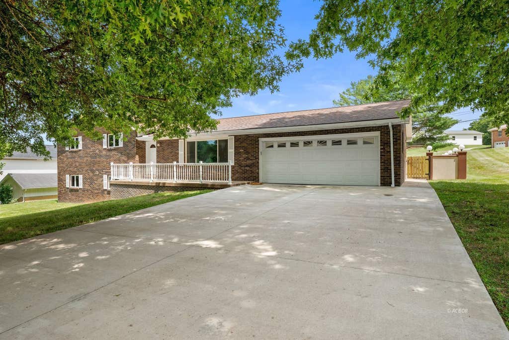 Photo of 76 Debbie Dr, Gallipolis, OH 45631 (MLS # 2435362)