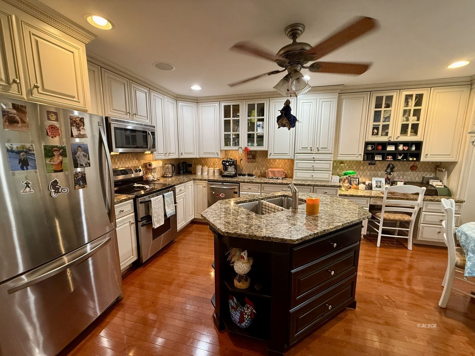 7027 Woodmere Dr
