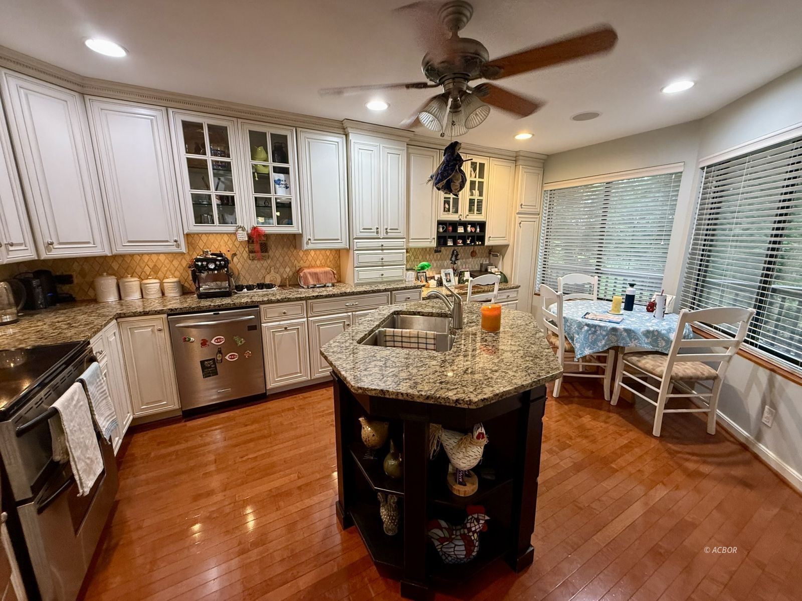 7027 Woodmere Dr