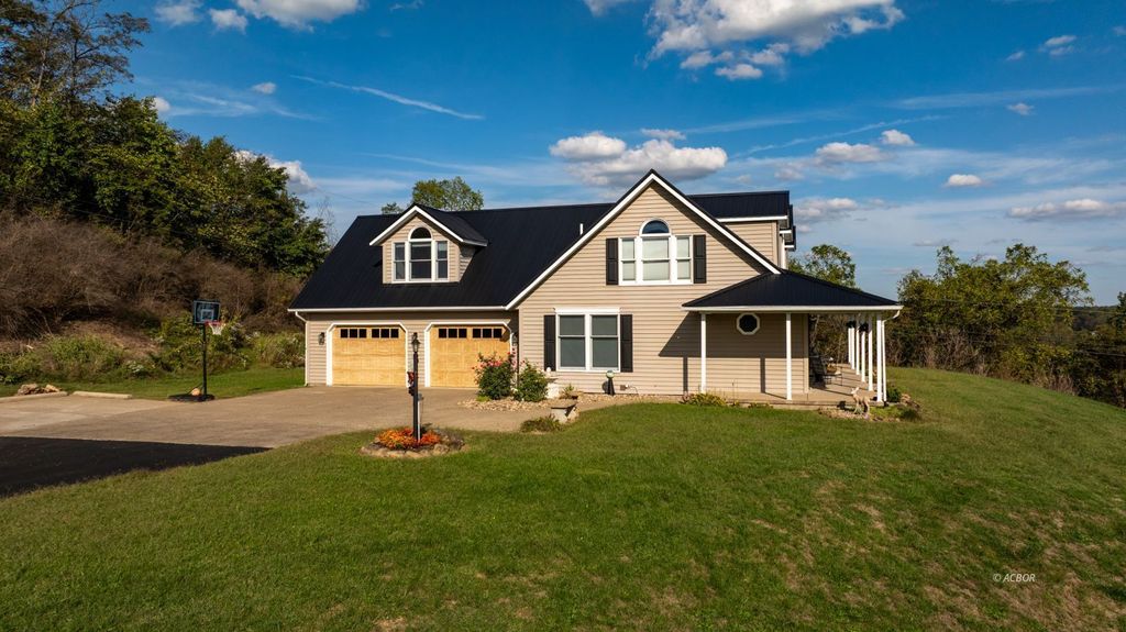 Photo of 41601 Fox Hill Rd, Pomeroy, OH 45769 (MLS # 2434027)