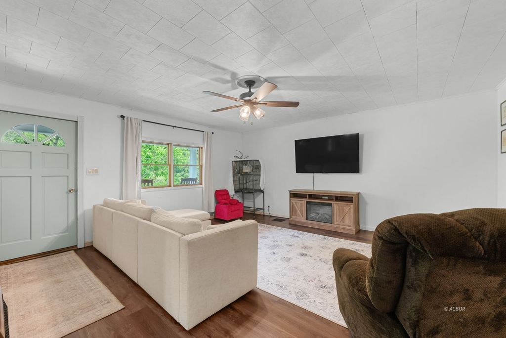 Photo of 113 Peacock Ave, Pomeroy, OH 45769 (MLS # 2434899)