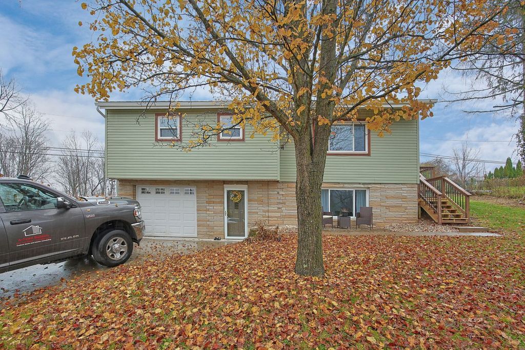 Photo of 5 Lamar Dr, Athens, OH 45701 (MLS # 2434290)