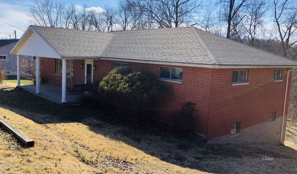 Photo of 102 Holly Ln, Pomeroy, OH 45769 (MLS # 2433077)