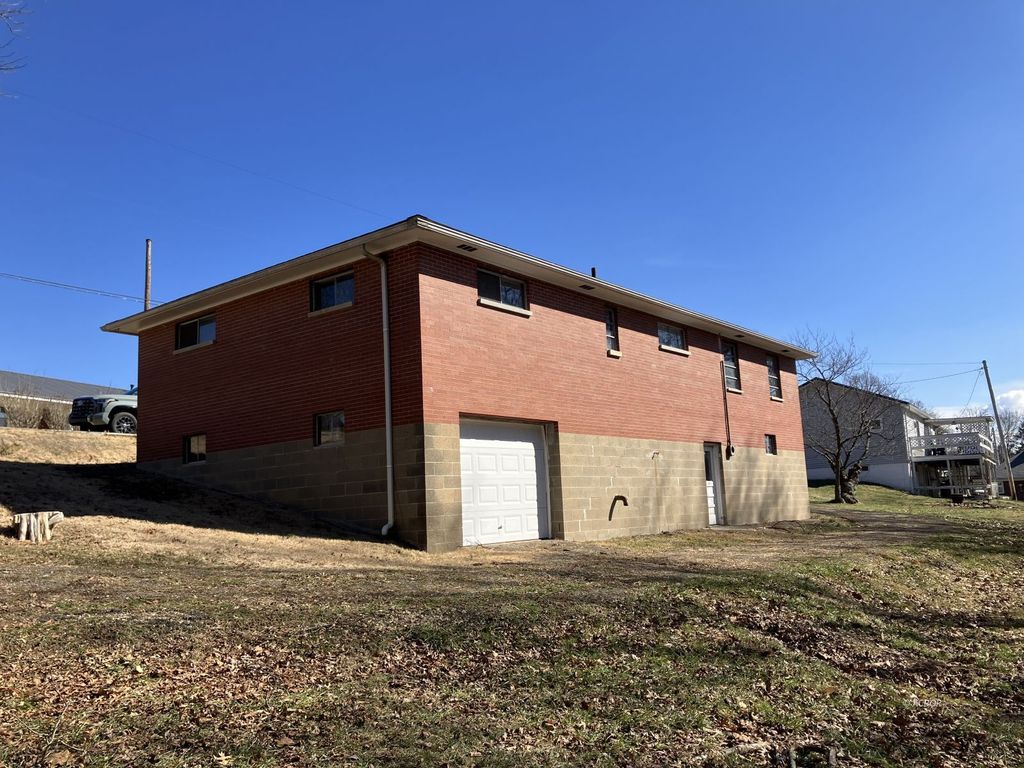 Photo of 102 Holly Ln, Pomeroy, OH 45769 (MLS # 2433077)