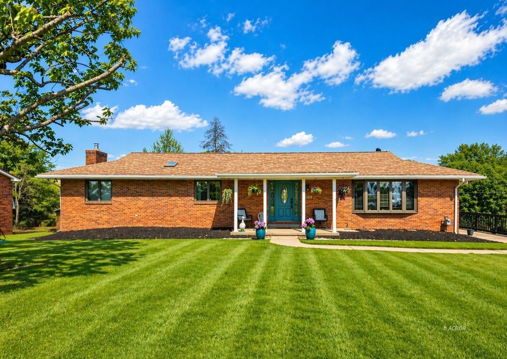 Photo of 493 Debbie Dr, Gallipolis, OH 45631 (MLS # 2434769)