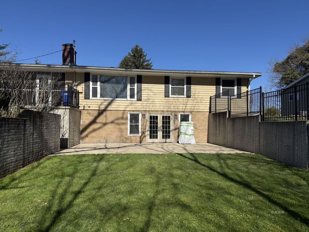 Photo of 16 canterbury Dr, Athens, OH 45701 (MLS # 2434721)