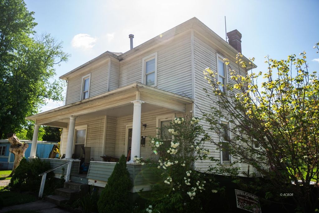 Photo of 18 S High St, Glouster, OH 45732 (MLS # 2434811)