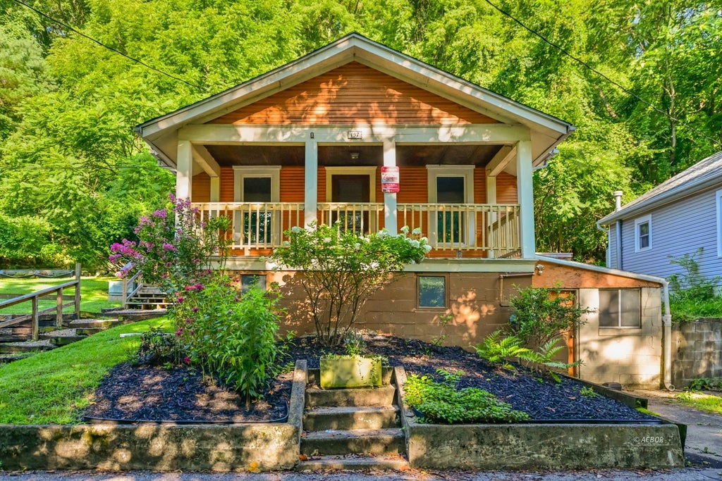 Photo of 197 Grosvenor ST, Athens, OH 45701 (MLS # 2435306)