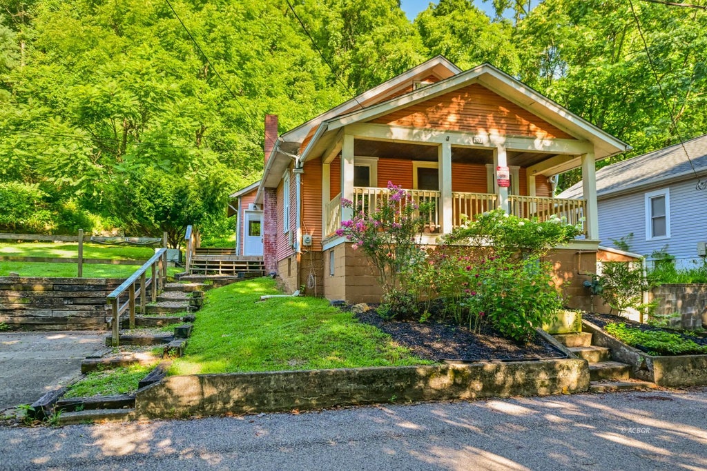 Photo of 197 Grosvenor ST, Athens, OH 45701 (MLS # 2435306)
