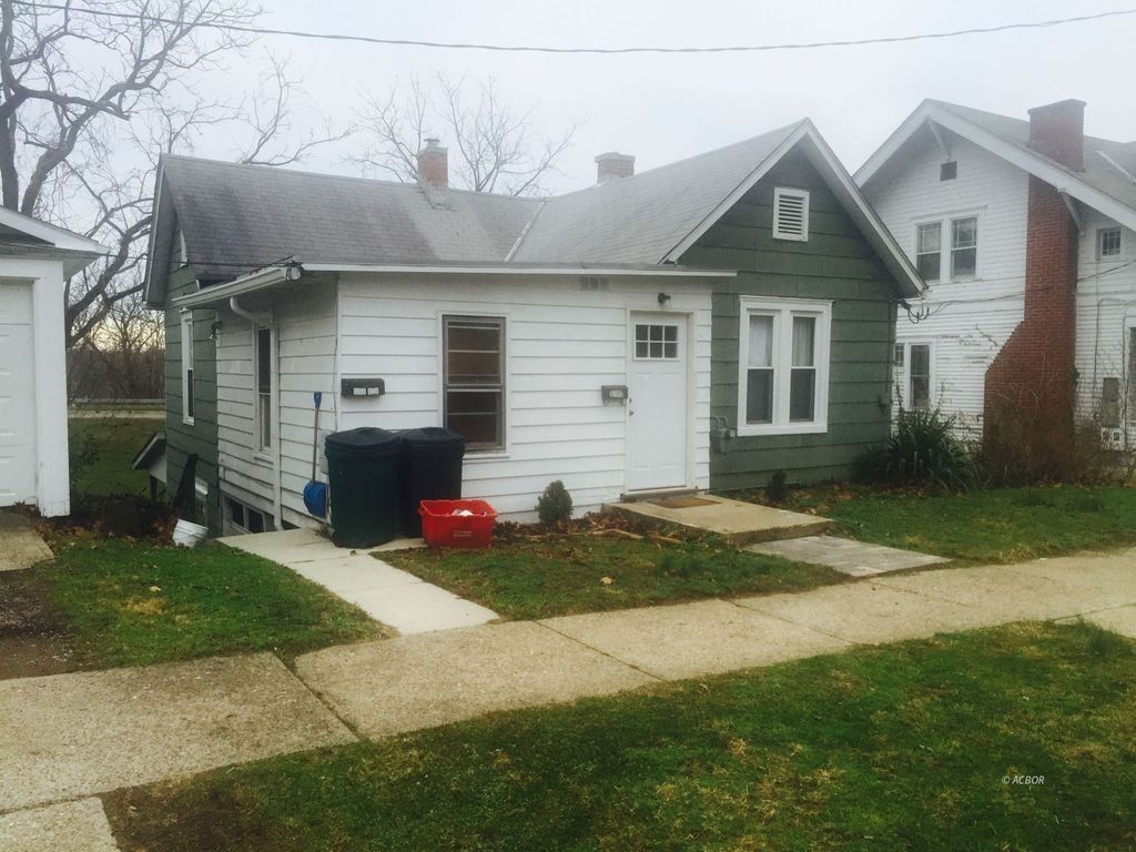 Photo of 193 lancaster St, Athens, OH 45701 (MLS # 2434085)