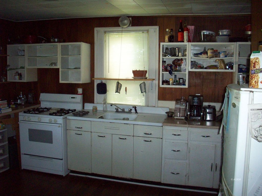 Photo of 193 lancaster St, Athens, OH 45701 (MLS # 2434085)