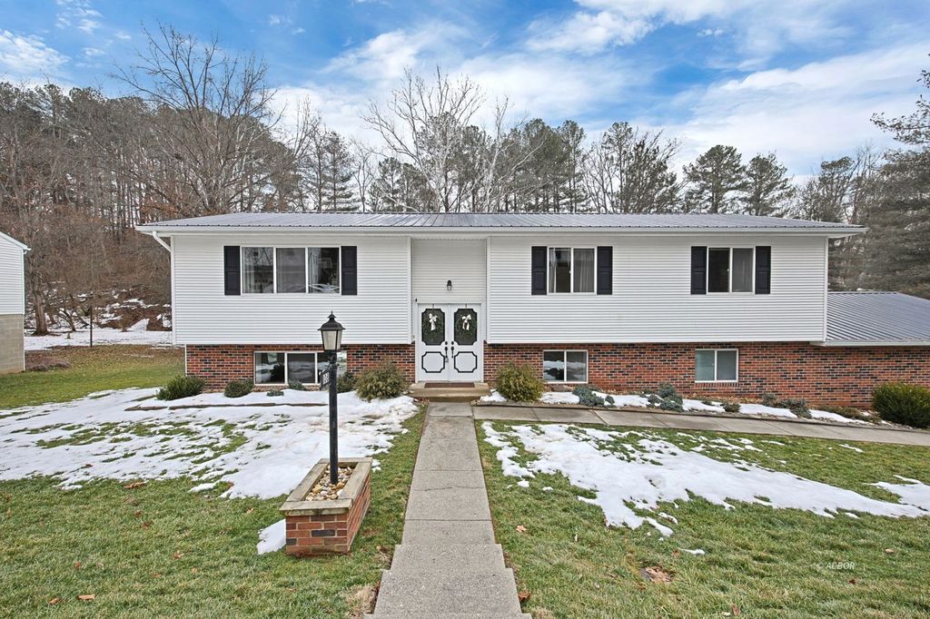 Photo of 108 Coventry Ln, Athens, OH 45701 (MLS # 2434498)