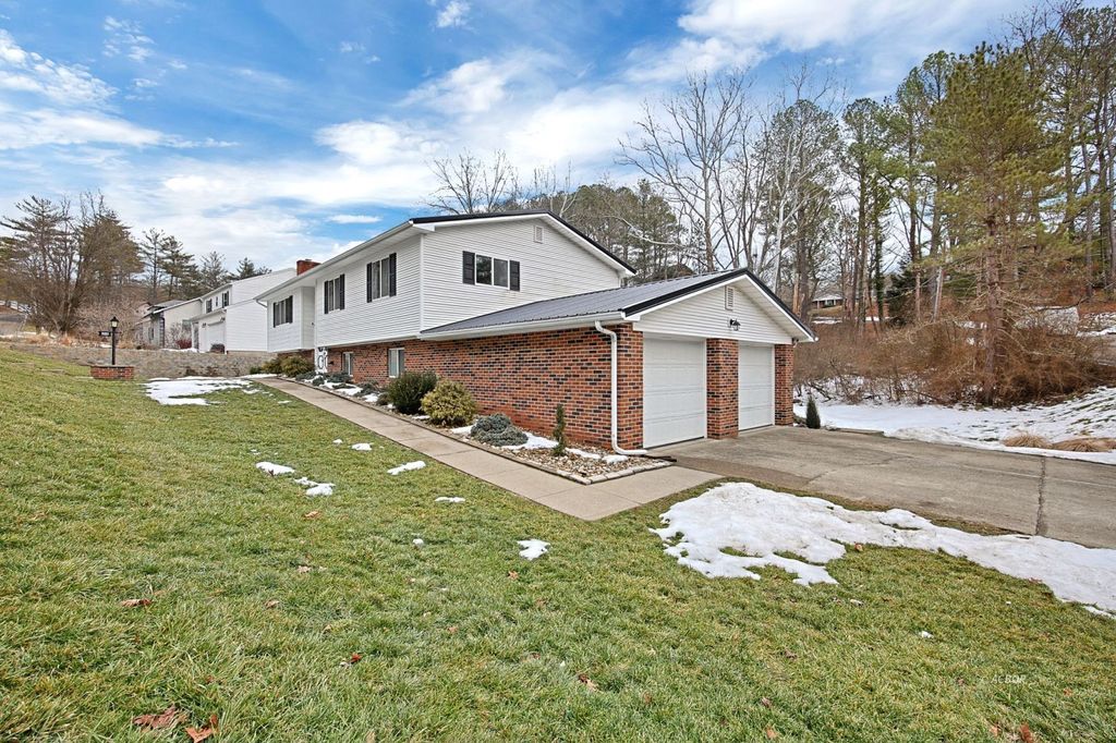 Photo of 108 Coventry Ln, Athens, OH 45701 (MLS # 2434498)