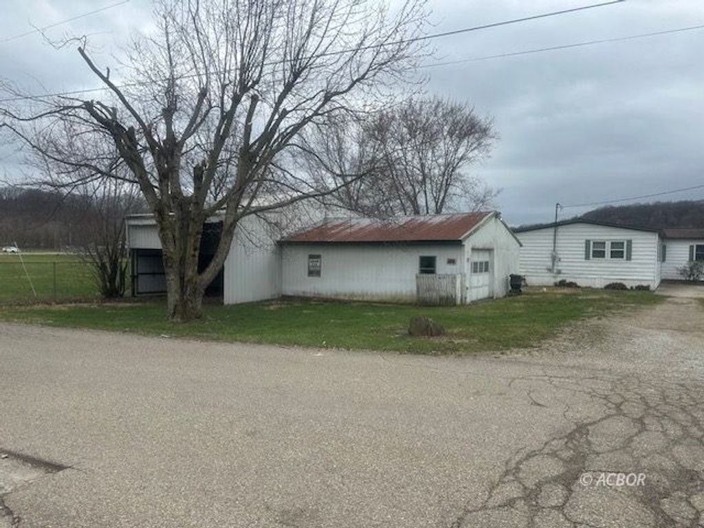 Photo of 915 Charles St, Logan, OH 43138 (MLS # 2434873)