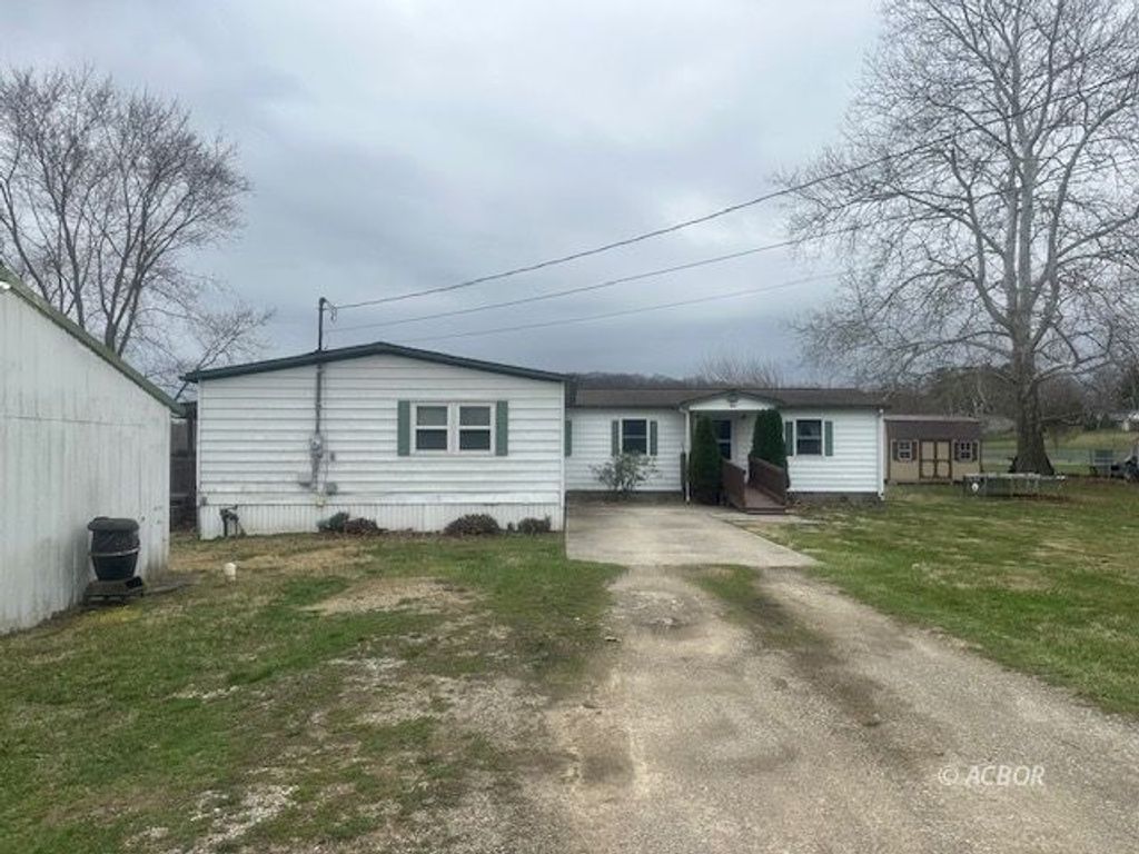 Photo of 915 Charles St, Logan, OH 43138 (MLS # 2434873)