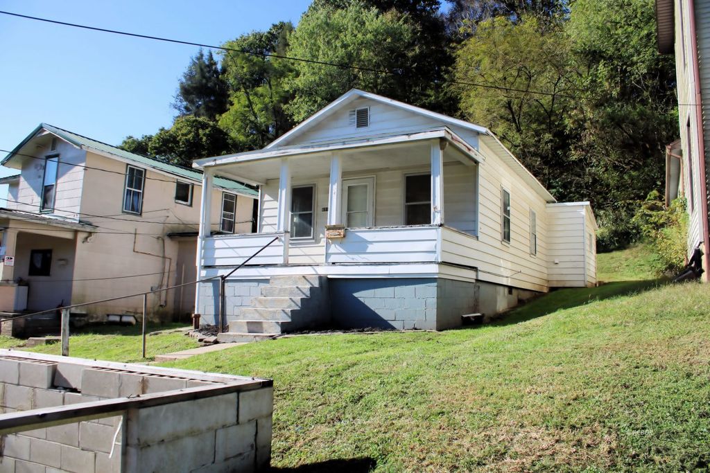 Photo of 691 Brownell Ave, Middleport, OH 45760 (MLS # 2434210)