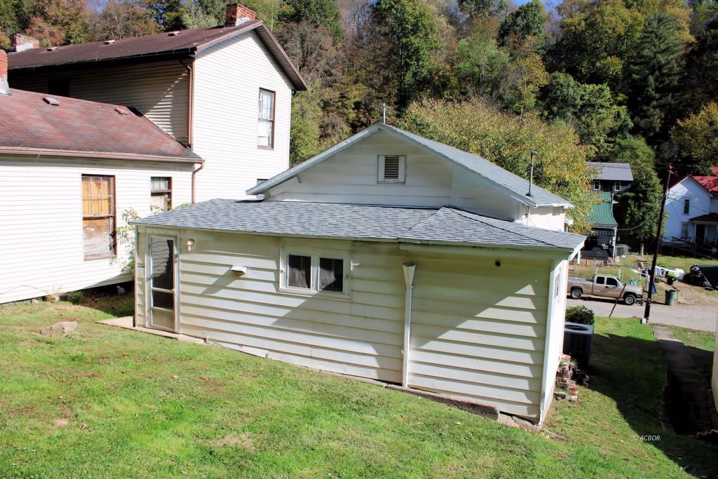 Photo of 691 Brownell Ave, Middleport, OH 45760 (MLS # 2434210)