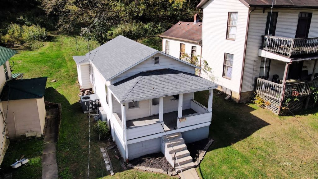 Photo of 691 Brownell Ave, Middleport, OH 45760 (MLS # 2434210)