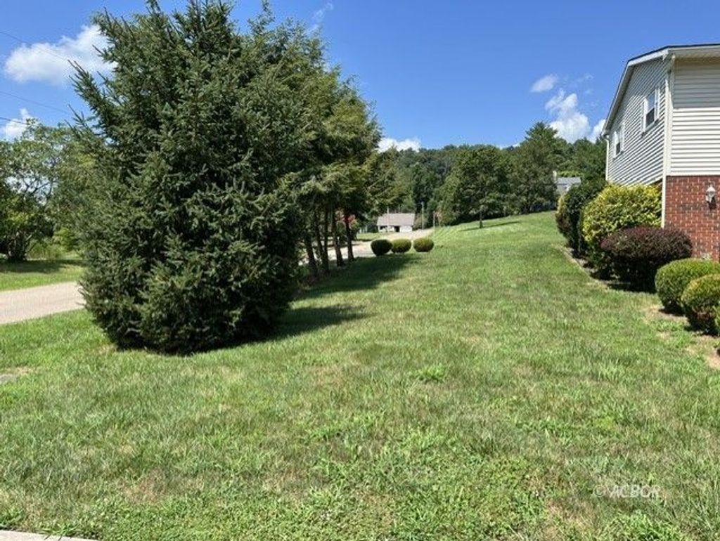 Photo of 44 Strathmore Blvd, Athens, OH 45701 (MLS # 2433983)