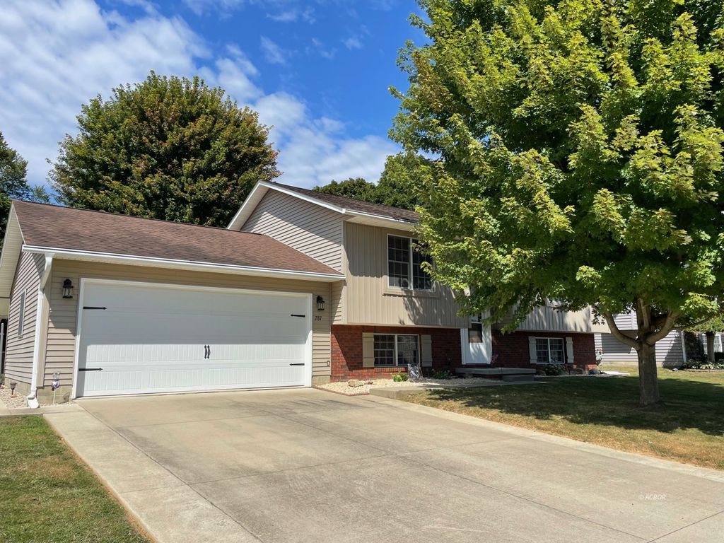Photo of 787 Huntley Ave, Logan, OH 43138 (MLS # 2433918)