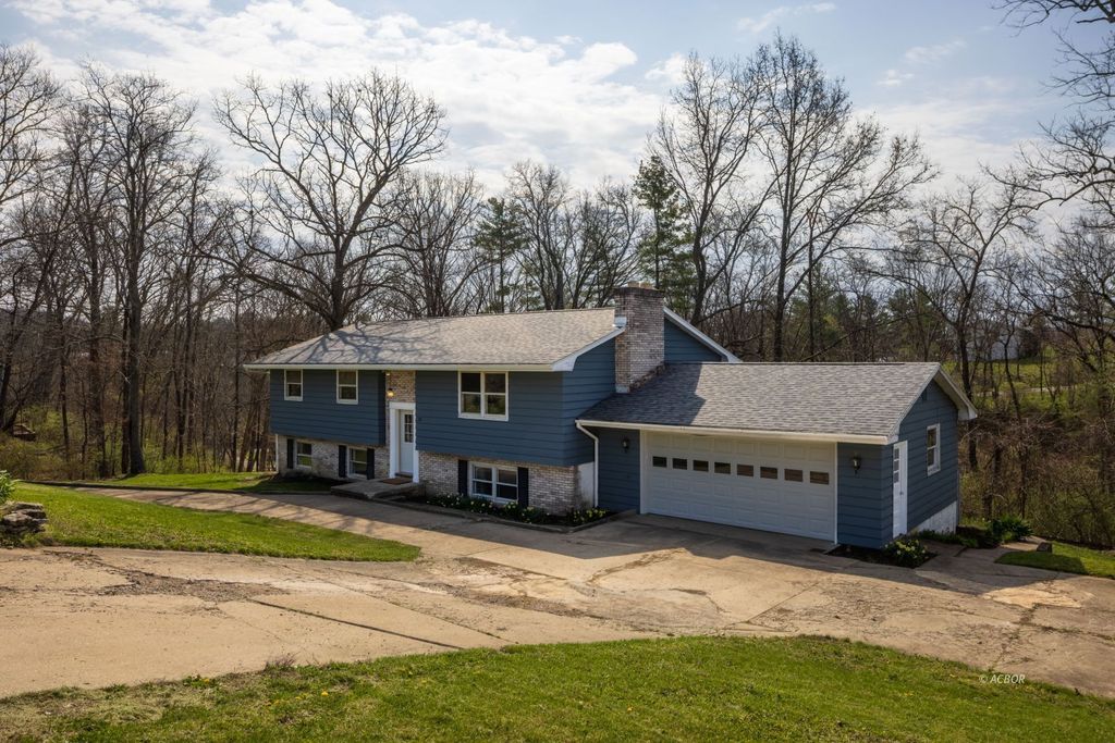 Photo of 25 Angela Dr, Athens, OH 45701 (MLS # 2434683)