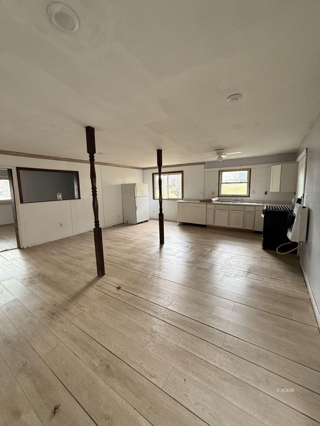 Photo of 586 Lincoln St, Middleport, OH 45760 (MLS # 2434579)