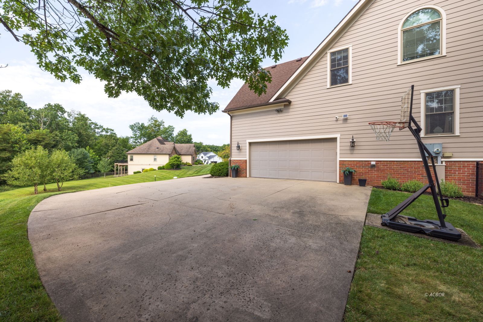 4 Maple Grove Way