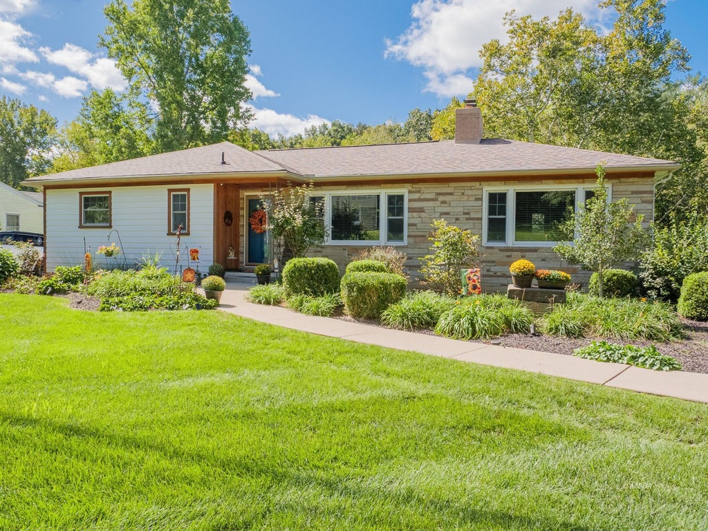 Photo of 19 Pomeroy Rd, Athens, OH 45701 (MLS # 2435534)