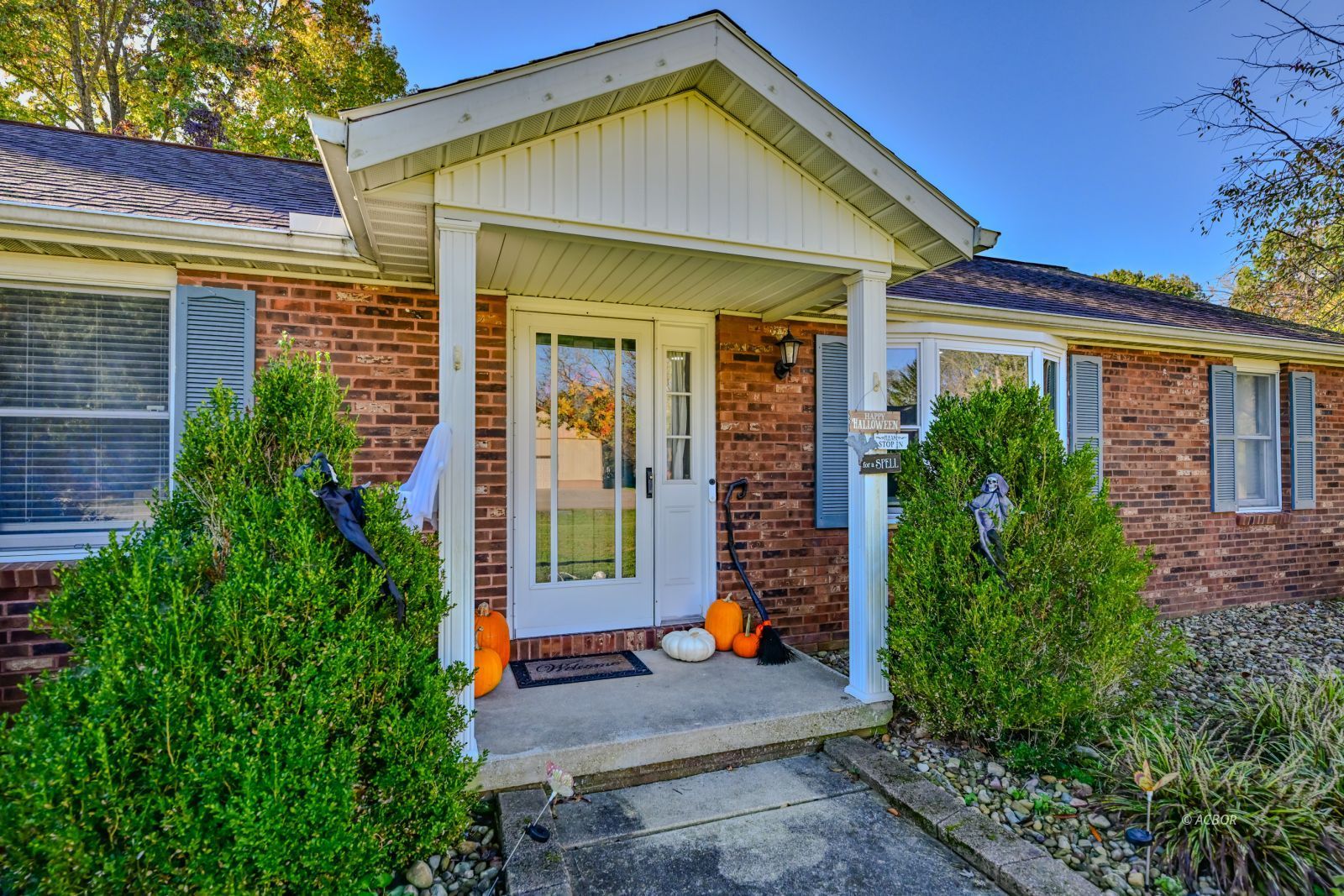 484 Adena Dr